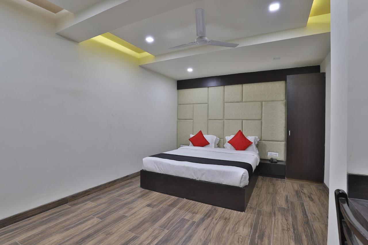 Capital O 41581 Hiriz Hotel Gāndhīdhām Buitenkant foto