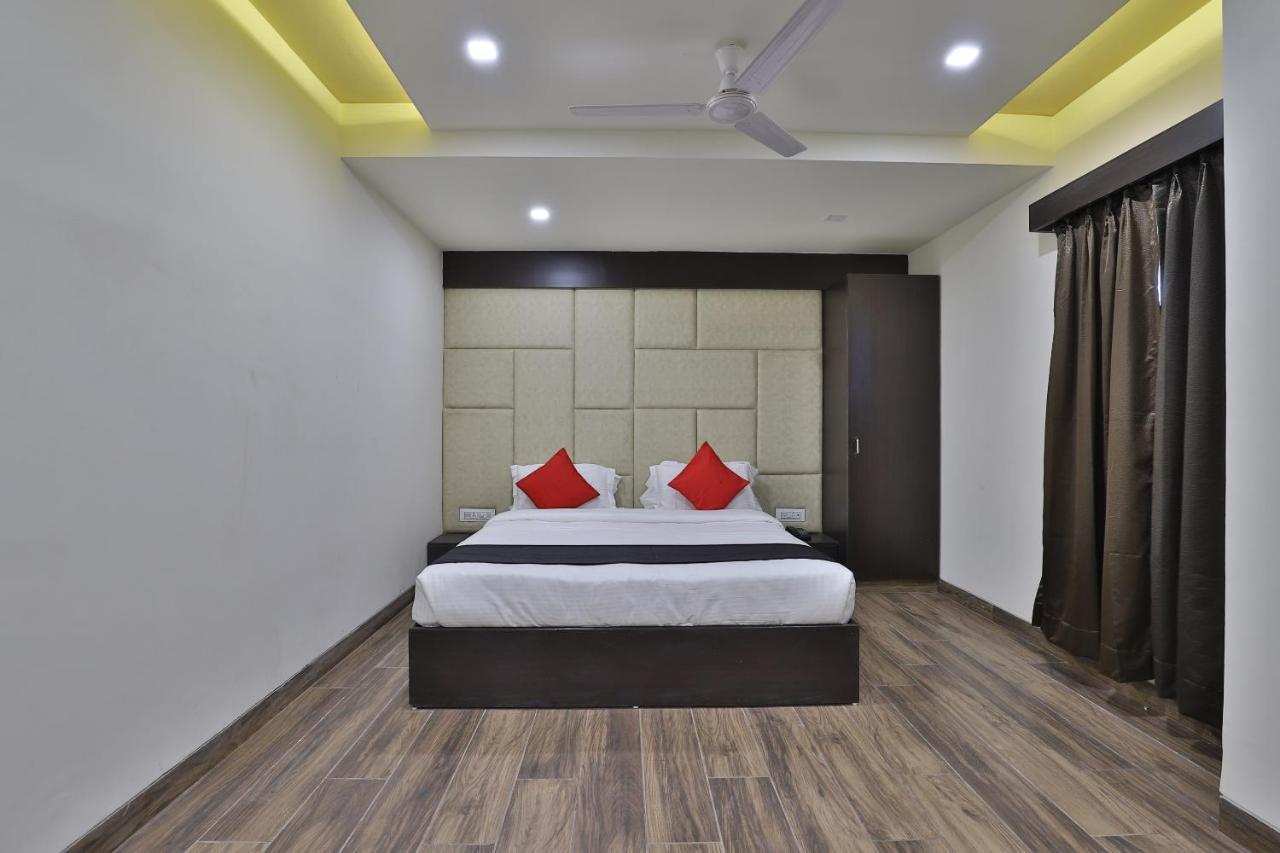 Capital O 41581 Hiriz Hotel Gāndhīdhām Buitenkant foto